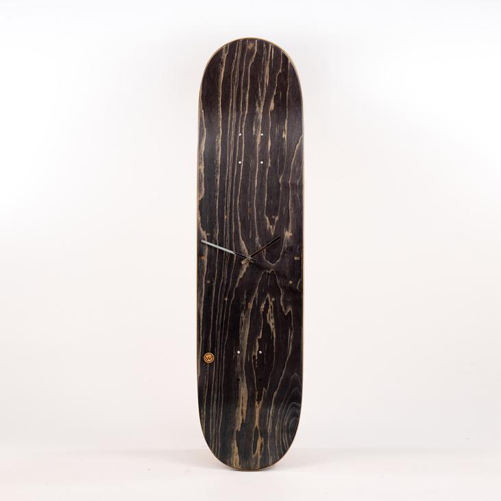 Horloge Skateboard en bois noir - Woodstache
