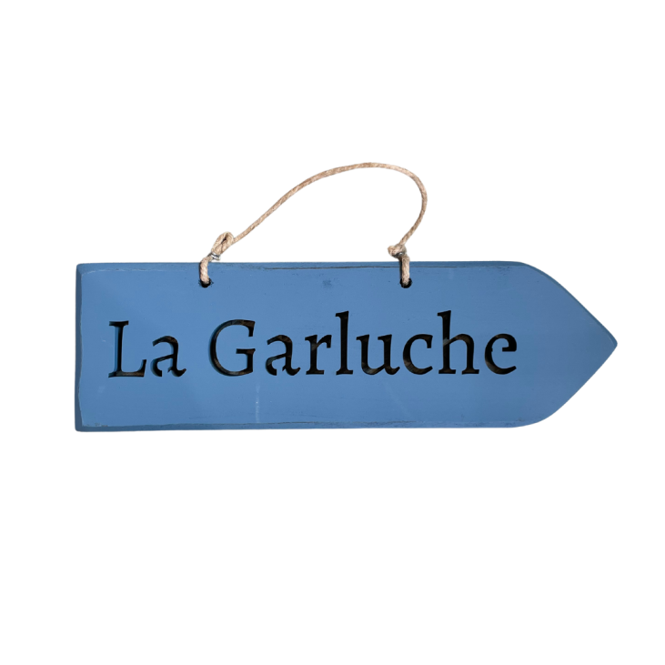 Pancarte bois écriture ajourée La Garluche